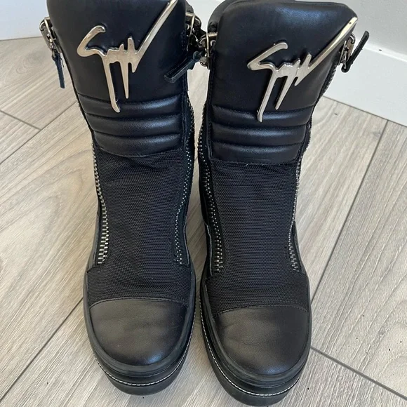 Designer boots - Picture 3 of 9